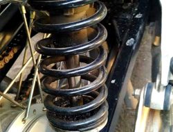 Panduan Lengkap: Tanda Tanda Shockbreaker Belakang Motor Bocor dan Cara Mengatasinya